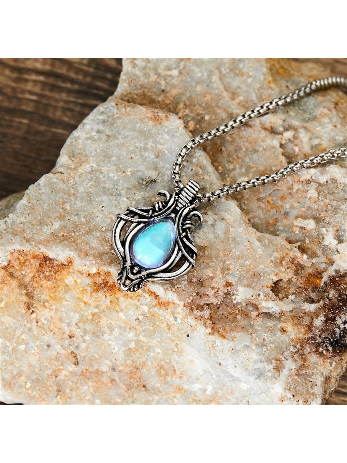 Gothic & vintage style moonstone necklace